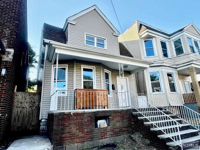 475 20th Street, Irvington, New Jersey - 5 Bedrooms  
2 Bathrooms  
10 Rooms - 