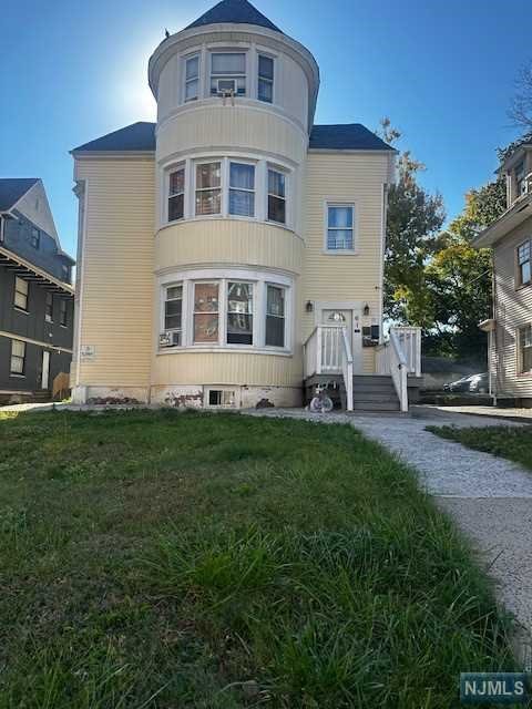 61 Washington Street, East Orange, New Jersey - 8 Bedrooms  
5 Bathrooms  
15 Rooms - 