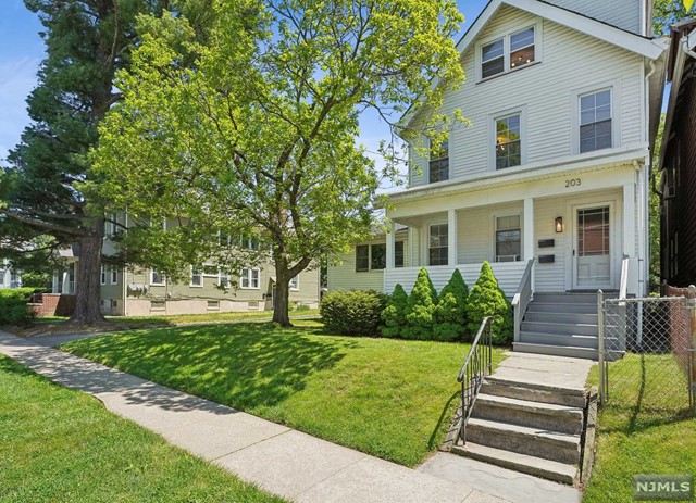 Rental Property at 203 Fullerton Avenue, Montclair, New Jersey - Bedrooms: 3 
Bathrooms: 1 
Rooms: 5  - $3,150 MO.