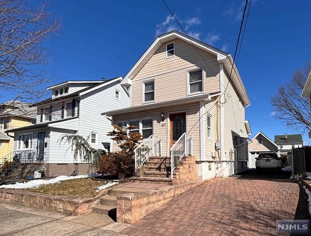 Rental Property at 437 Lake Avenue, Lyndhurst, New Jersey - Bedrooms: 3 
Bathrooms: 3 
Rooms: 9  - $3,400 MO.
