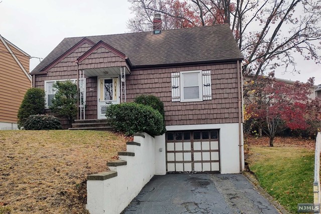 4 Wendy Terrace, Garfield, New Jersey - 4 Bedrooms  
2 Bathrooms  
8 Rooms - 