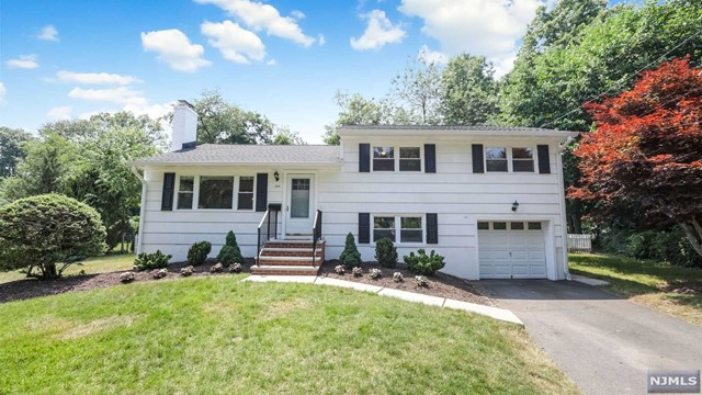 Property for Sale at 280 Eldon Court, Ridgewood, New Jersey - Bedrooms: 3 
Bathrooms: 2.5 
Rooms: 7  - $775,000