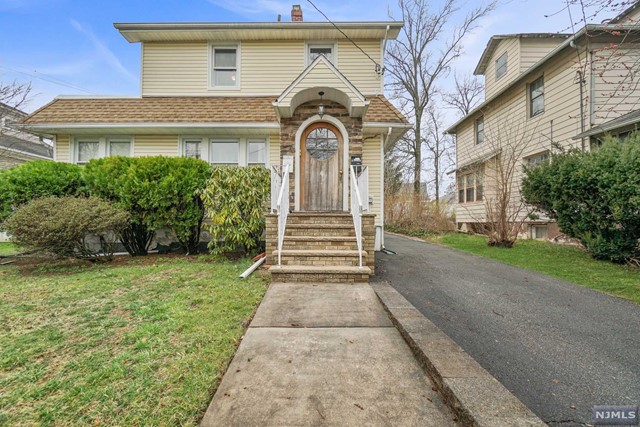 Property for Sale at 14 Melrose Avenue, Bergenfield, New Jersey - Bedrooms: 4 
Bathrooms: 3 
Rooms: 14  - $698,000