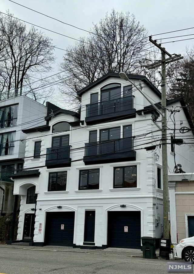 Rental Property at 1080 River Road, Edgewater, New Jersey - Bedrooms: 5 
Bathrooms: 5 
Rooms: 8  - $10,500 MO.