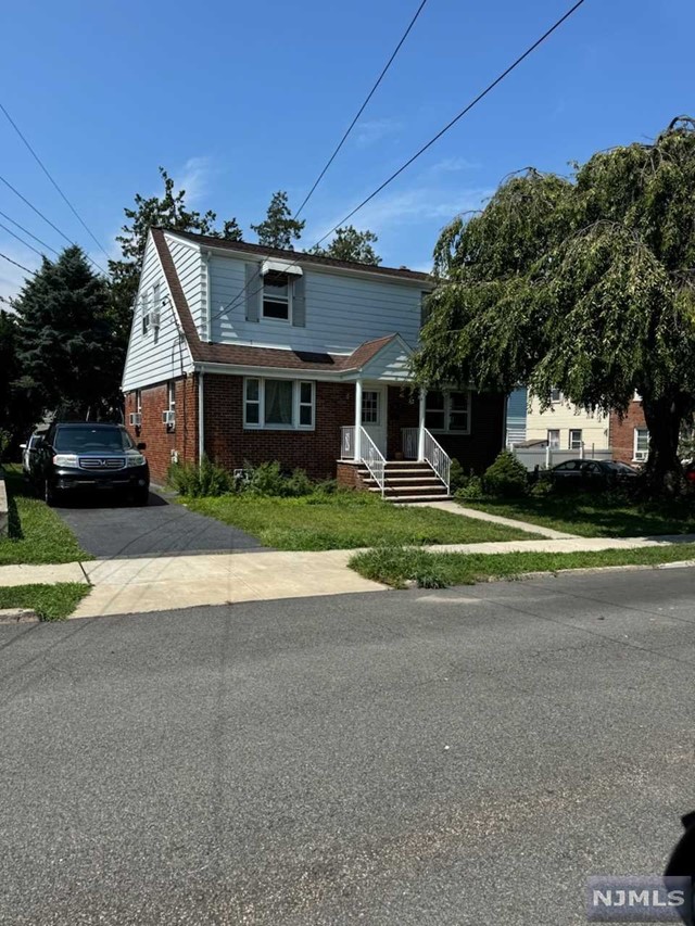 29 Davison Street 2, Garfield, New Jersey - 2 Bedrooms  
1 Bathrooms  
4 Rooms - 