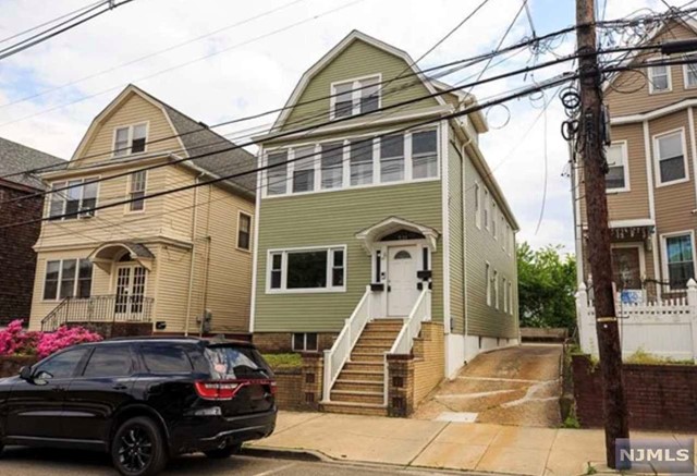 531 Central Avenue 3, Harrison, New Jersey - 1 Bedrooms  
1 Bathrooms  
4 Rooms - 