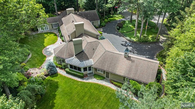 Photo 1 of 7 Meadow Lane, North Caldwell, New Jersey, $1,388,800, Web #: 324018916