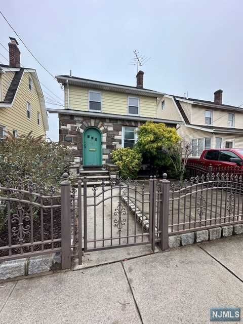 26 Alexander Avenue, Kearny, New Jersey - 2 Bedrooms  

5 Rooms - 