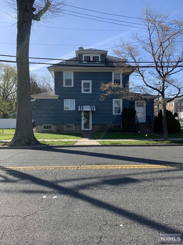 647 Godwin Avenue B, Midland Park, New Jersey - 2 Bedrooms  
1 Bathrooms  
5 Rooms - 