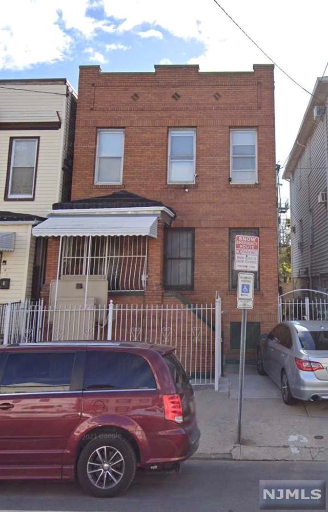 Property for Sale at 92 Mallory Avenue, Jersey City, New Jersey - Bedrooms: 6 
Bathrooms: 2 
Rooms: 6  - $599,999