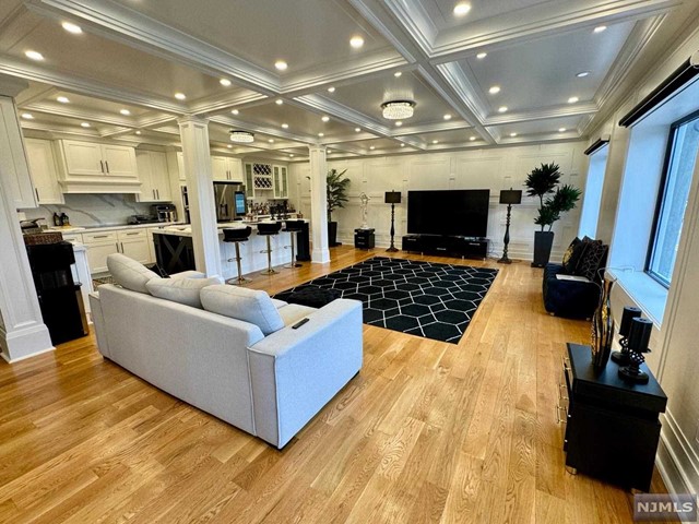 Property for Sale at 1080 River Road, Edgewater, New Jersey - Bedrooms: 5 
Bathrooms: 5 
Rooms: 8  - $2,190,000