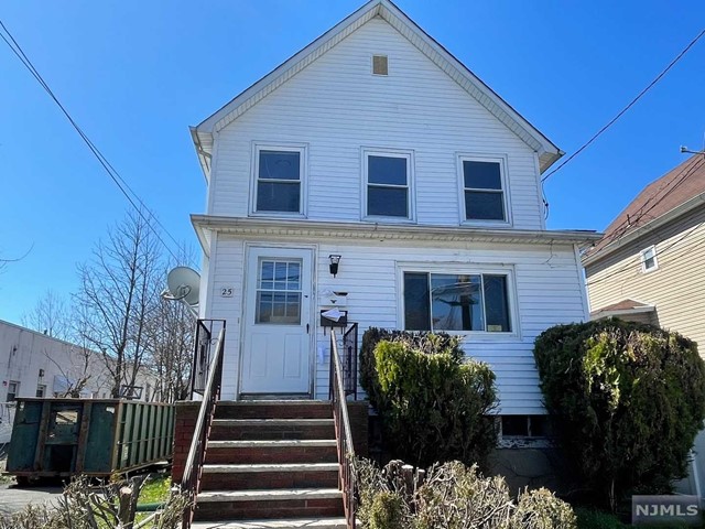 25 Ludwig Street, Little Ferry, New Jersey - 3 Bedrooms  
2 Bathrooms  
5 Rooms - 