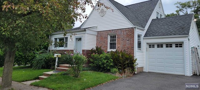 Rental Property at 15 Dudley Drive, Bergenfield, New Jersey - Bedrooms: 3 
Bathrooms: 3 
Rooms: 8  - $4,000 MO.