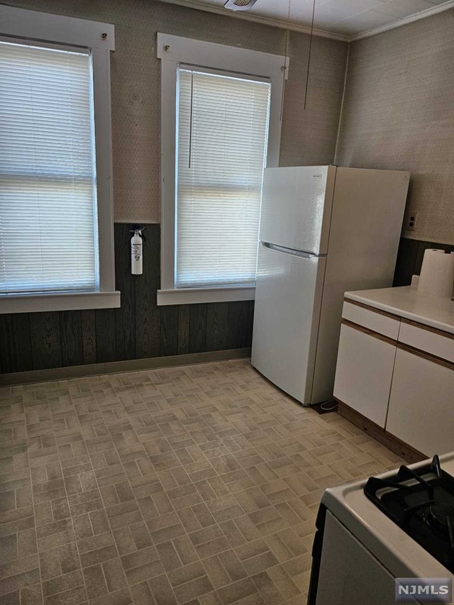 439 Lakeview Avenue 2nd Floor, Clifton, New Jersey - 1 Bedrooms  
1 Bathrooms  
4 Rooms - 