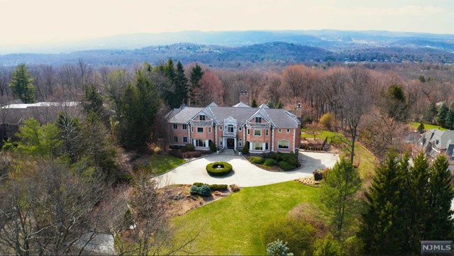6 Shinnecock Trail, Franklin Lakes, New Jersey - 5 Bedrooms  7.5 Bathrooms  15 Rooms - 