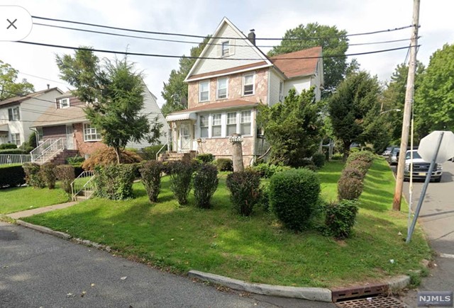 1174 Arlington Avenue, Teaneck, New Jersey - 5 Bedrooms  
3 Bathrooms  
12 Rooms - 