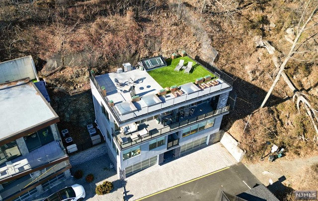 Property for Sale at 34 Shore Road, Edgewater, New Jersey - Bedrooms: 3 
Bathrooms: 3 
Rooms: 6  - $3,200,000