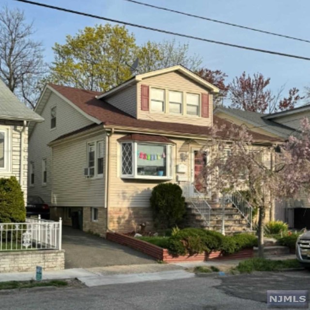 315 Isabella Avenue, Irvington, New Jersey - 4 Bedrooms  
2 Bathrooms  
11 Rooms - 