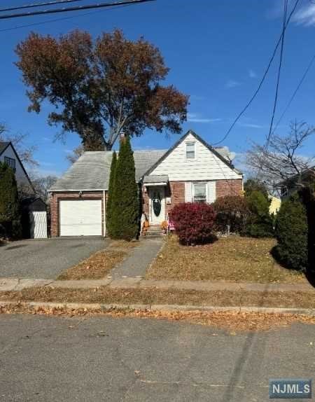 Property for Sale at 39 Brewster Place, Bergenfield, New Jersey - Bedrooms: 3 
Bathrooms: 2 
Rooms: 8  - $479,000