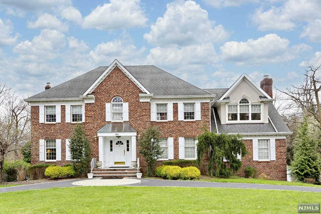 312 Saw Mill Lane, Wyckoff, New Jersey - 6 Bedrooms  
7 Bathrooms  
15 Rooms - 