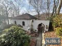 421 Skyline Lake Drive, Ringwood, New Jersey - 3 Bedrooms  
2 Bathrooms  
7 Rooms - 