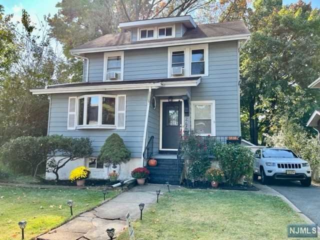 244 Walnut Avenue, Bogota, New Jersey - 3 Bedrooms  
2 Bathrooms  
7 Rooms - 