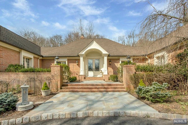 185 Saddle River Road, Saddle River, New Jersey - 4 Bedrooms  
5 Bathrooms  
10 Rooms - 