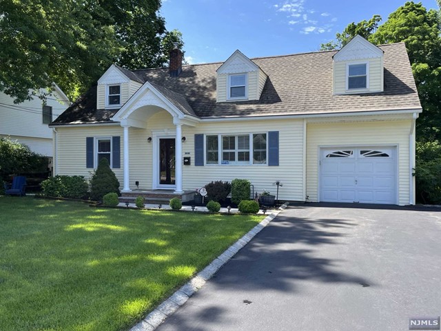 Photo 1 of 246 Glen Avenue, Ridgewood, New Jersey, $777,000, Web #: 324018080