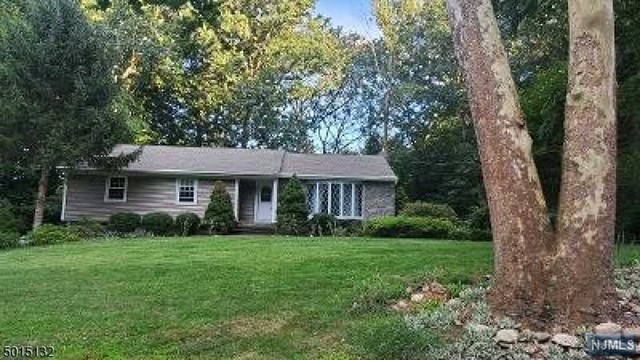 754 Mccoy Road, Franklin Lakes, New Jersey - 3 Bedrooms  
2 Bathrooms  
7 Rooms - 