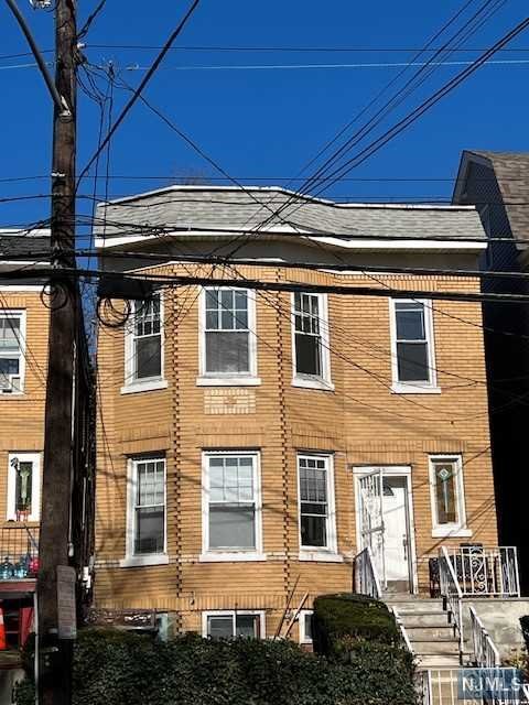 278 Belleville Avenue 2, Belleville, New Jersey - 4 Bedrooms  
1 Bathrooms  
6 Rooms - 