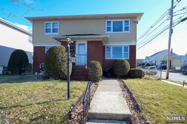 Rental Property at 674 10th Street 1, Lyndhurst, New Jersey - Bedrooms: 3 
Bathrooms: 2 
Rooms: 6  - $2,990 MO.