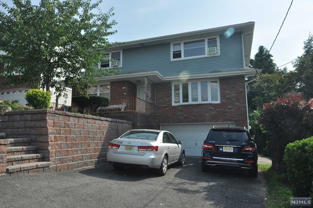 342 E Homestead Avenue, Palisades Park, New Jersey - 3 Bedrooms  
1 Bathrooms  
6 Rooms - 