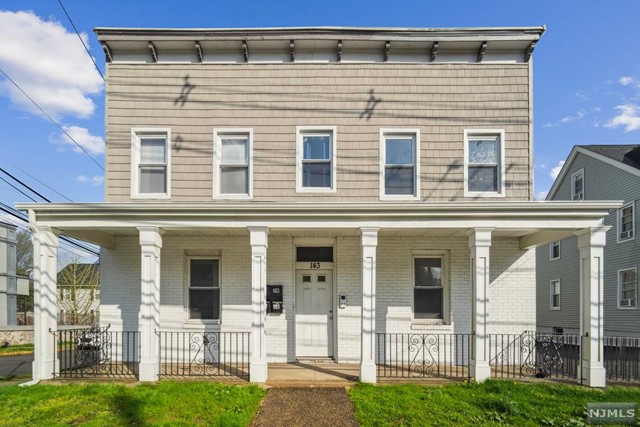 Rental Property at 143 Valley Road 1R, Montclair, New Jersey - Bedrooms: 2 
Bathrooms: 1 
Rooms: 4  - $2,325 MO.