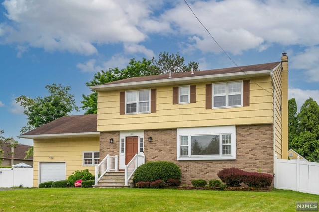 Property for Sale at 166 Troy Road, East Hanover Twp, New Jersey - Bedrooms: 4 
Bathrooms: 4 
Rooms: 9  - $839,000
