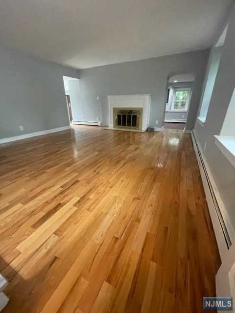 Rental Property at 1415 Ratzer Road R, Wayne, New Jersey - Bedrooms: 3 
Bathrooms: 2 
Rooms: 6  - $3,500 MO.