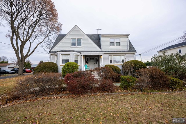 14 Sargeant Avenue, Clifton, New Jersey - 4 Bedrooms  
3 Bathrooms  
11 Rooms - 