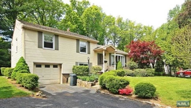 Rental Property at 34 Willow Road, Closter, New Jersey - Bedrooms: 3 
Bathrooms: 2 
Rooms: 8  - $4,980 MO.