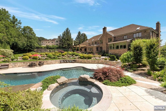 Property for Sale at 9 Loman Court, Cresskill, New Jersey - Bedrooms: 5 
Bathrooms: 7 
Rooms: 11  - $3,888,000