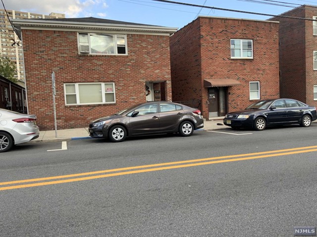 248 Palisade Avenue 2, Cliffside Park, New Jersey - 2 Bedrooms  
1 Bathrooms  
5 Rooms - 