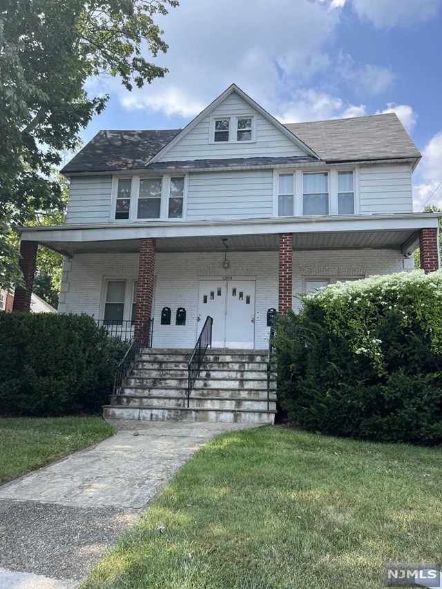 1304 Teaneck Road Rear Ll, Teaneck, New Jersey - 1 Bedrooms  
1 Bathrooms  
3 Rooms - 