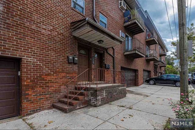 Property for Sale at 2200 Paterson Plank Road, North Bergen, New Jersey - Bedrooms: 2 
Bathrooms: 1 
Rooms: 4  - $2,600
