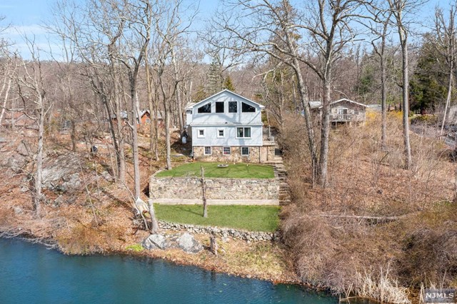 Photo 1 of 106 Poplar Grove Terrace, West Milford, New Jersey, $535,000, Web #: 324010833