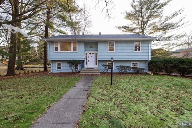 Rental Property at 138 Grant Avenue, Cresskill, New Jersey - Bedrooms: 4 
Bathrooms: 2 
Rooms: 8  - $4,975 MO.