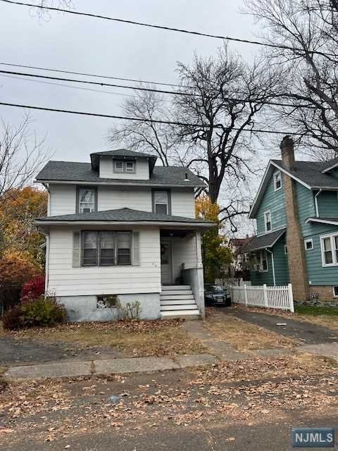 40 Randolph Avenue 2Fl, Dumont, New Jersey - 2 Bedrooms  
1 Bathrooms  
3 Rooms - 