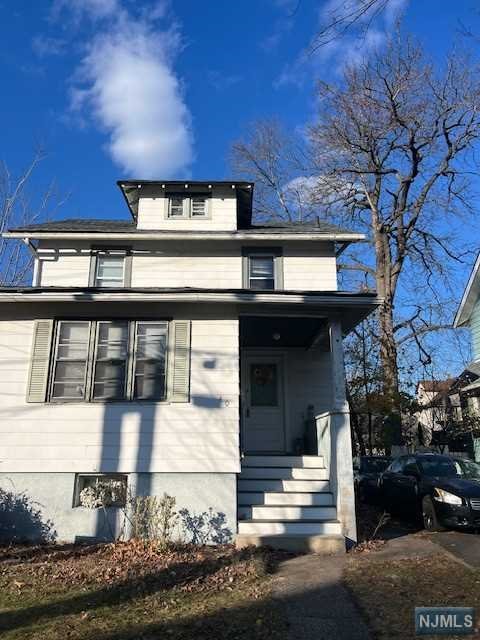 40 Randolph Avenue 2Fl, Dumont, New Jersey - 2 Bedrooms  
1 Bathrooms  
3 Rooms - 