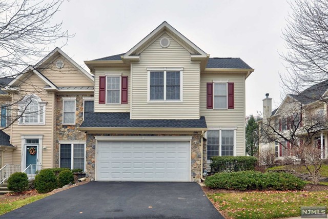 50 Rolling Views Drive, Woodland Park, New Jersey - 4 Bedrooms  
4 Bathrooms  
9 Rooms - 