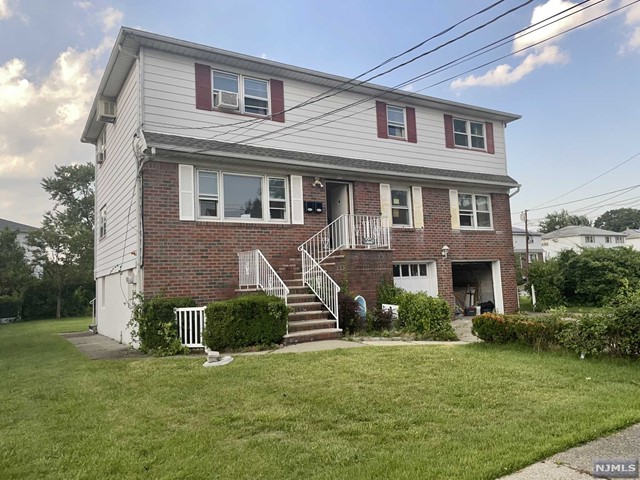 10 Millo Court, Little Ferry, New Jersey - 3 Bedrooms  
2 Bathrooms  
5 Rooms - 