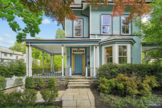Property for Sale at 113 Harrison Avenue, Montclair, New Jersey - Bedrooms: 5 
Bathrooms: 4.5 
Rooms: 11  - $1,050,000