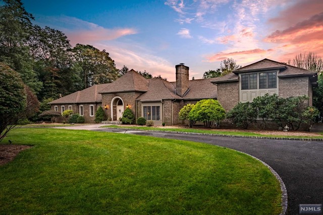 Photo 1 of 10 High Meadow Road, Saddle River, New Jersey, $2,599,995, Web #: 324003270