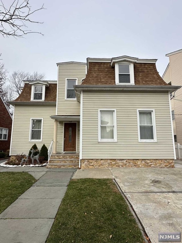 Rental Property at 418 Madison Street, Carlstadt, New Jersey - Bedrooms: 3 
Bathrooms: 1 
Rooms: 5  - $2,400 MO.